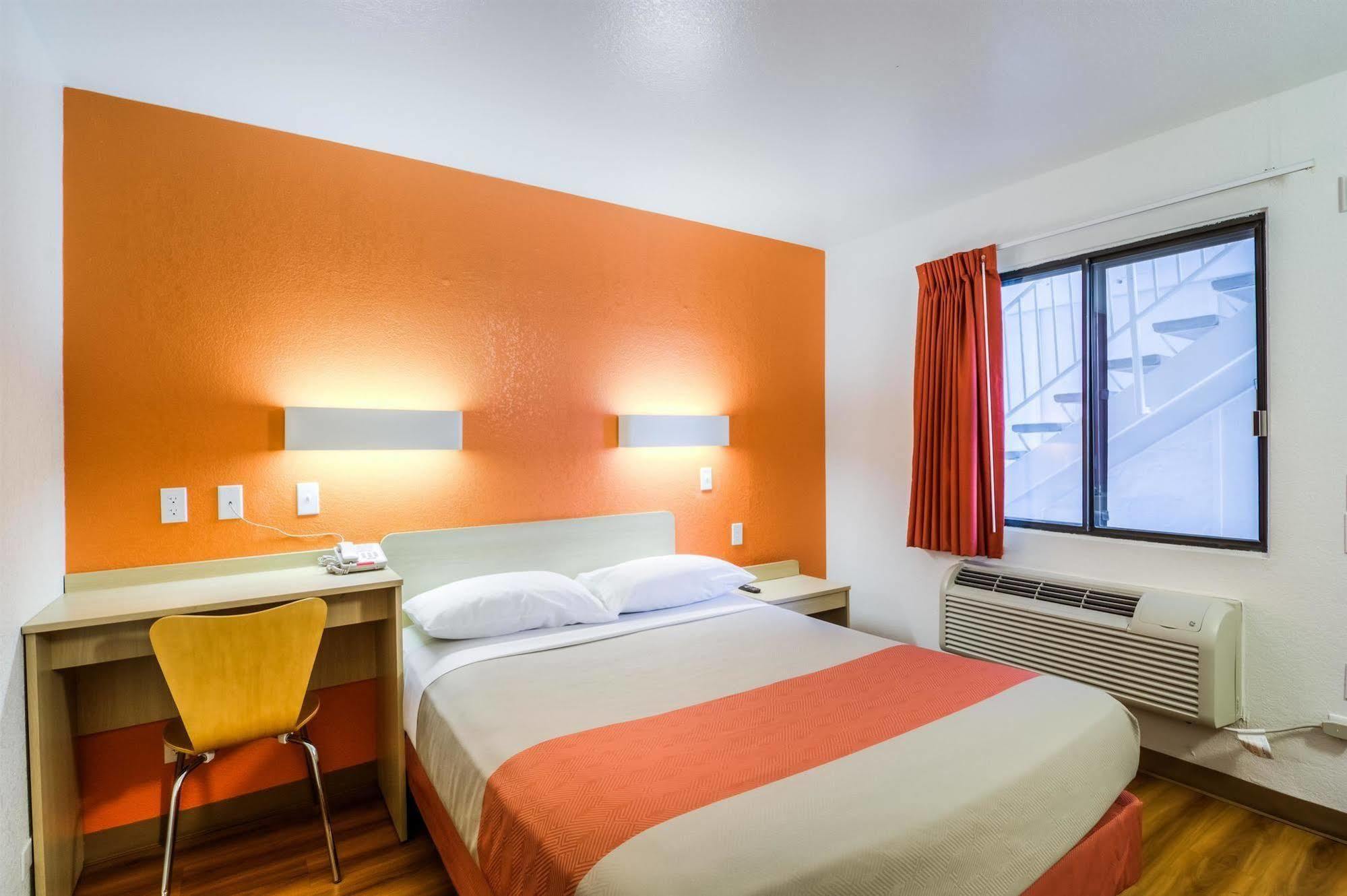 Motel 6 Chicago - Elk Grove 엘크그루브빌리지 외부 사진