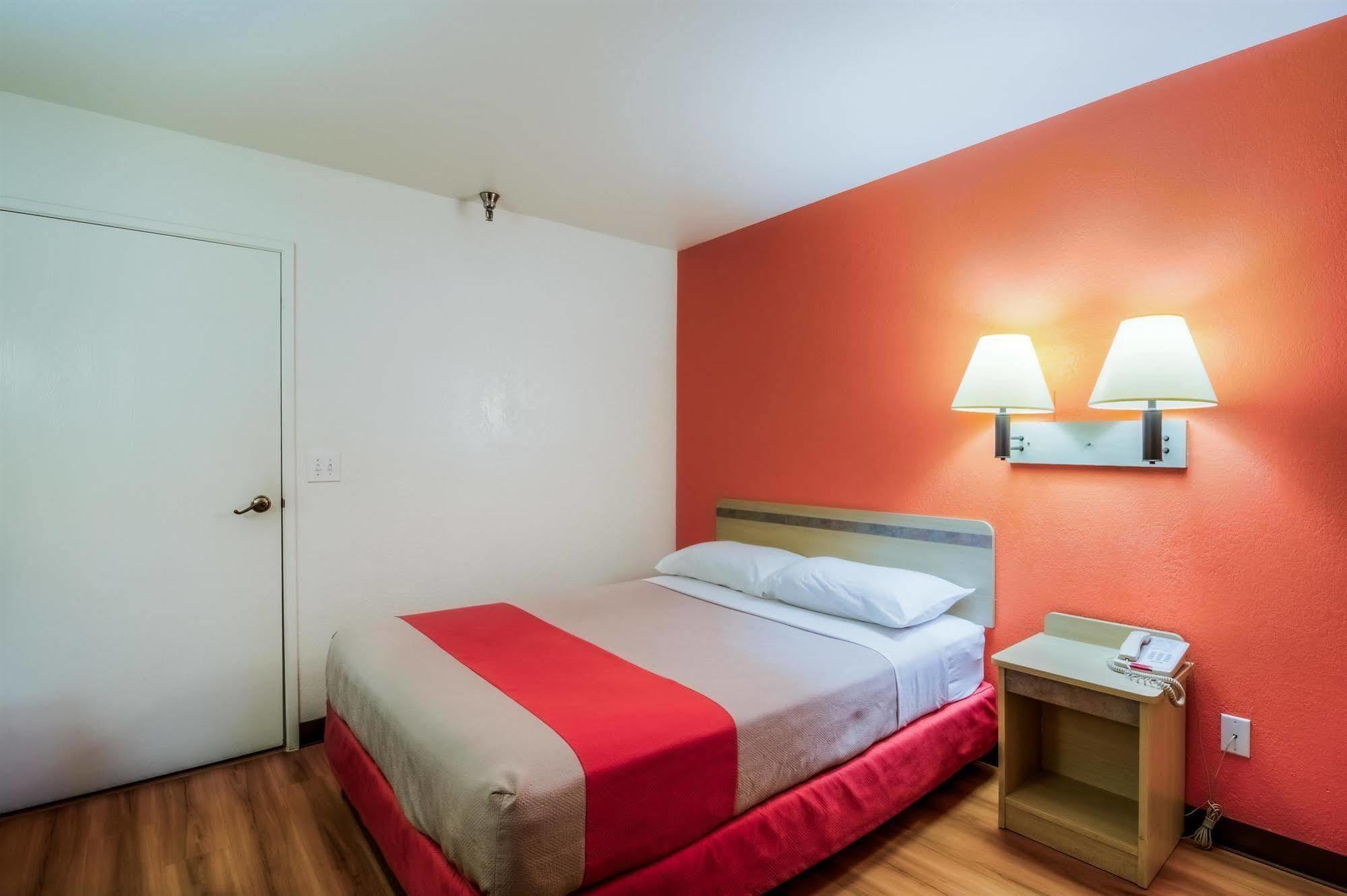 Motel 6 Chicago - Elk Grove 엘크그루브빌리지 외부 사진