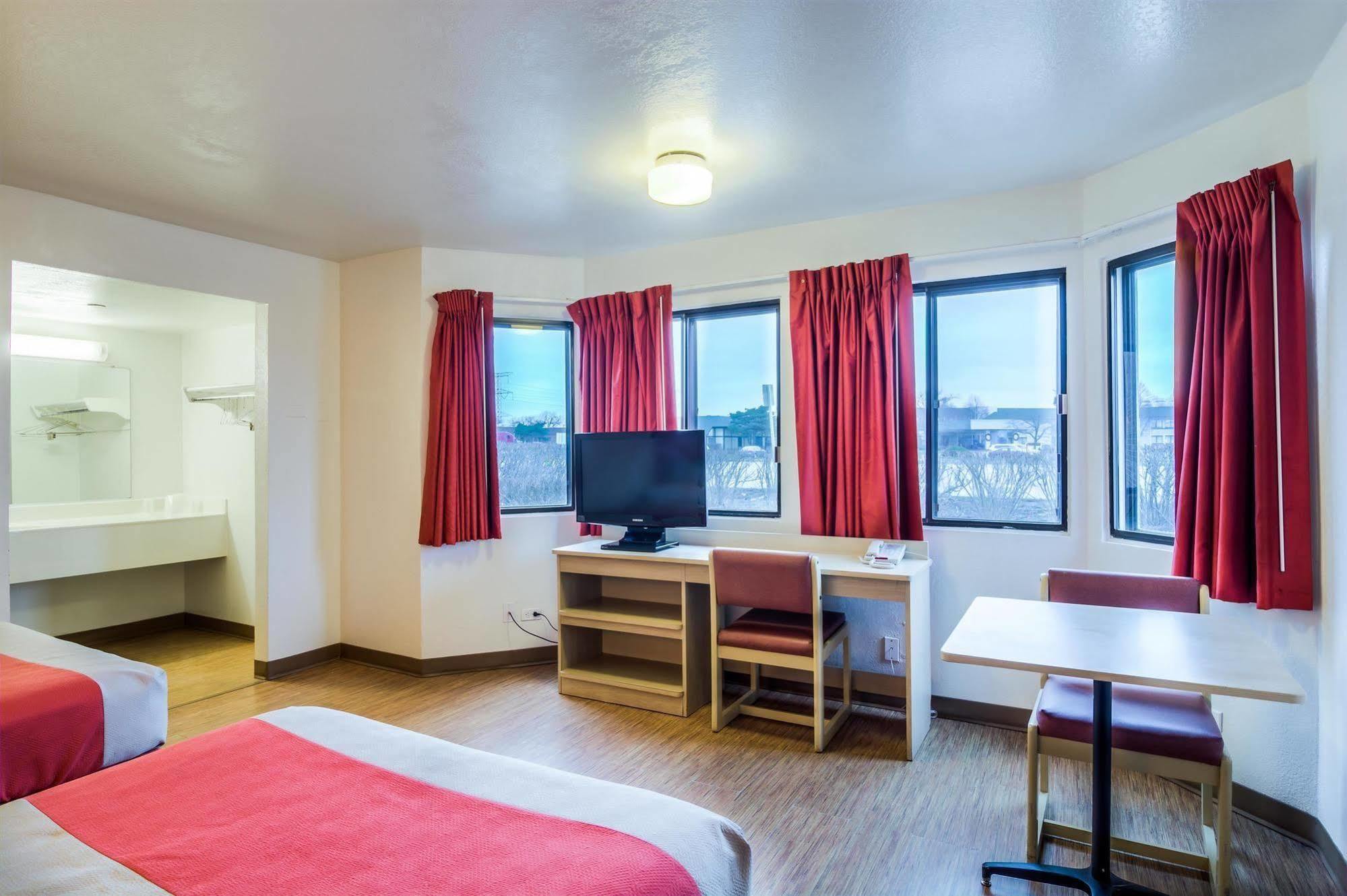 Motel 6 Chicago - Elk Grove 엘크그루브빌리지 외부 사진
