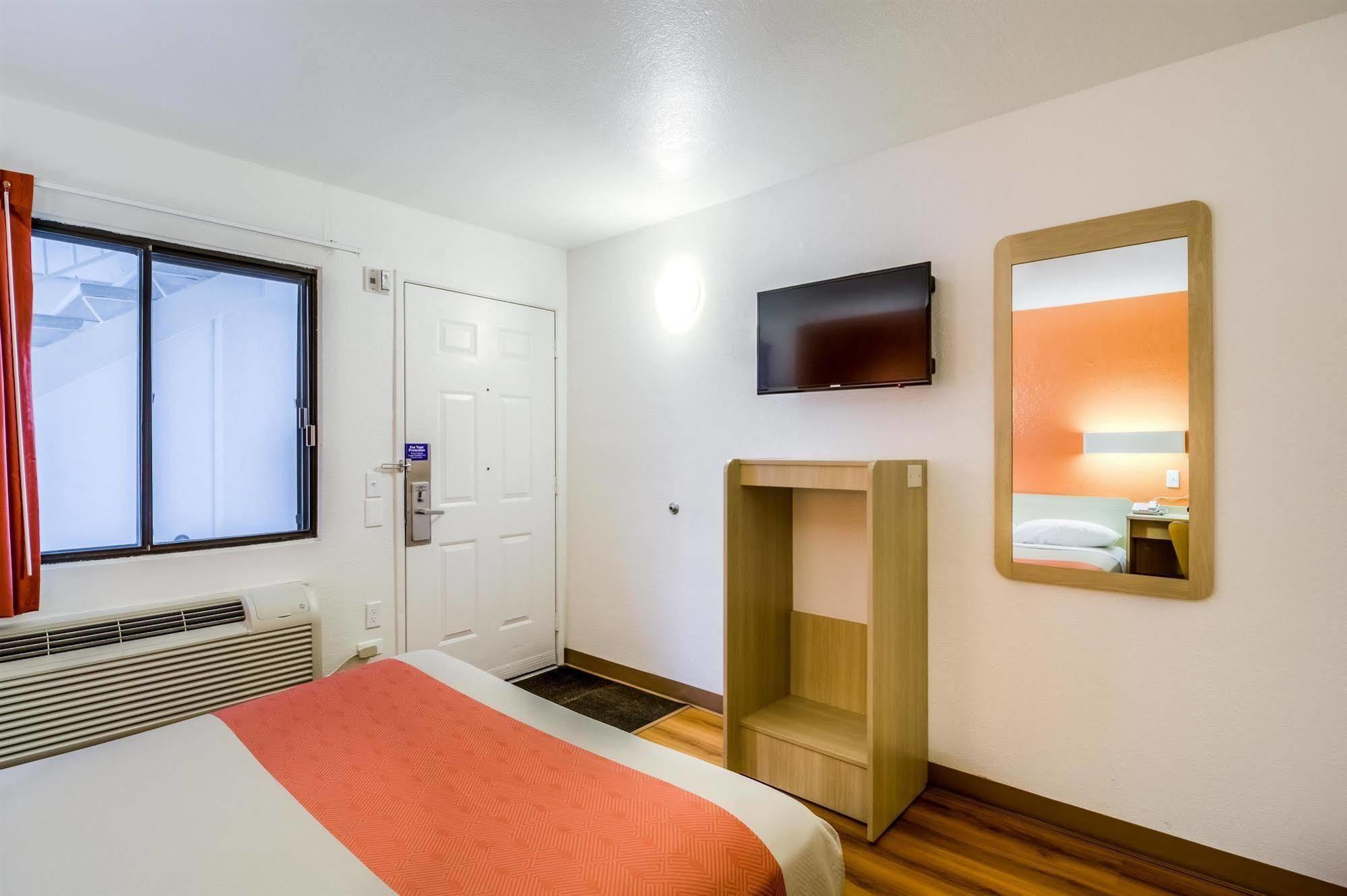 Motel 6 Chicago - Elk Grove 엘크그루브빌리지 외부 사진
