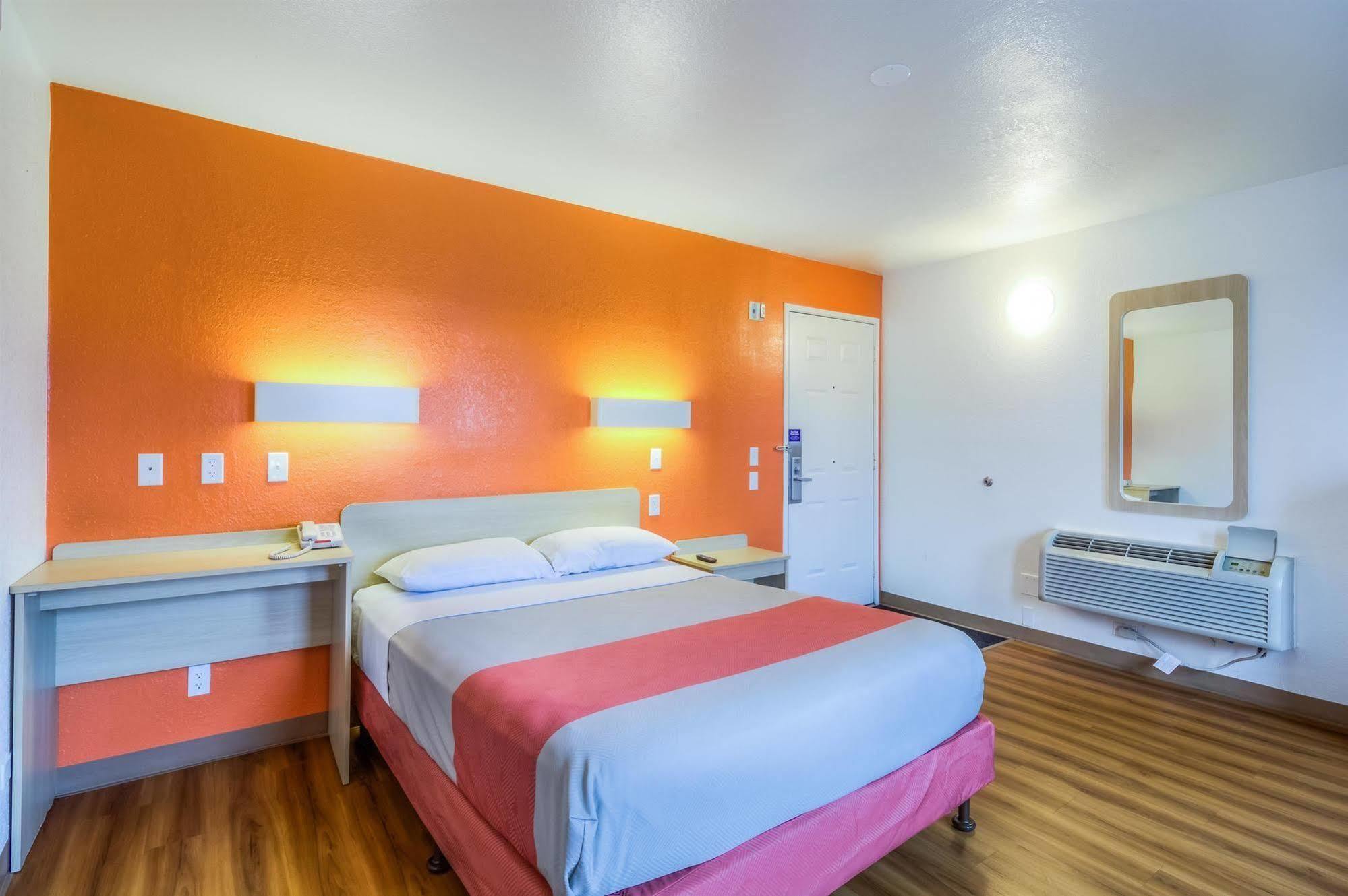 Motel 6 Chicago - Elk Grove 엘크그루브빌리지 외부 사진